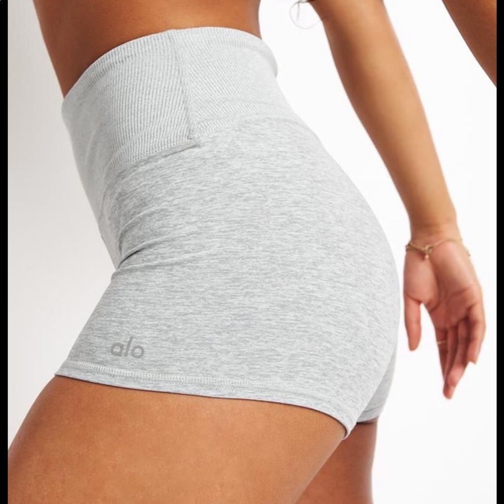 Alo yoga aura booty short